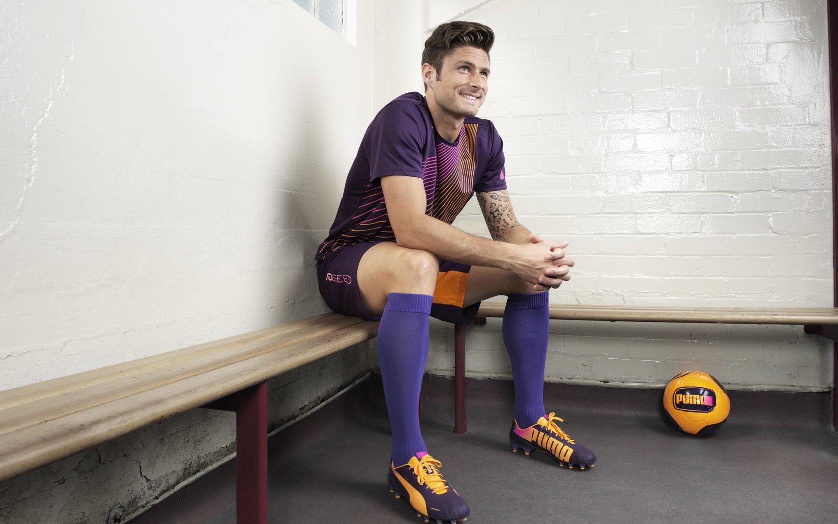 五大联赛是否更注重控球中断后的快速回防安排，五大联赛用球